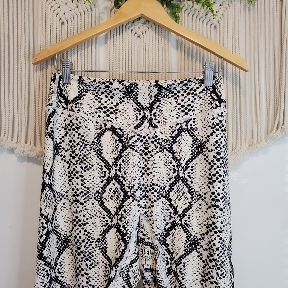 BALANCE ATHLETICA Ascend Snakeskin Printed High Rise Pull On Athletic Leggings - Picture 5 of 7